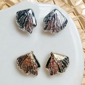 Silver Clam Shell Earrings (Silver)